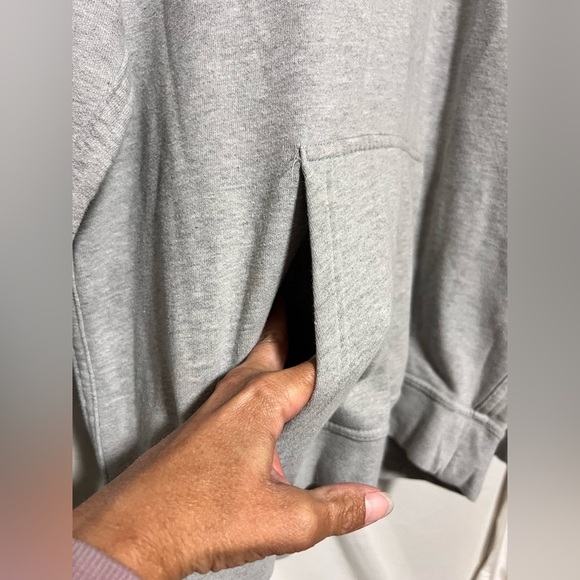 The North Face Heather Gray Pullover Hoodie Sweatshirt | Fall | Cozy | Cotton - Picture 2 of 8